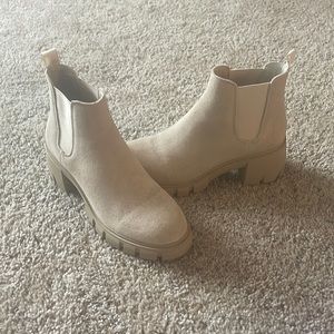 Steve Madden howler tan suede Chelsea boot size 8